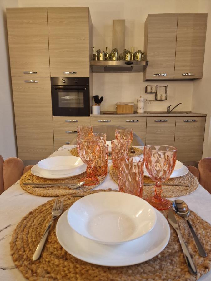 Regina Milano In Porta Romana 2 - Sky Tv, Wifi E Breakfast Box Apartment Exterior photo